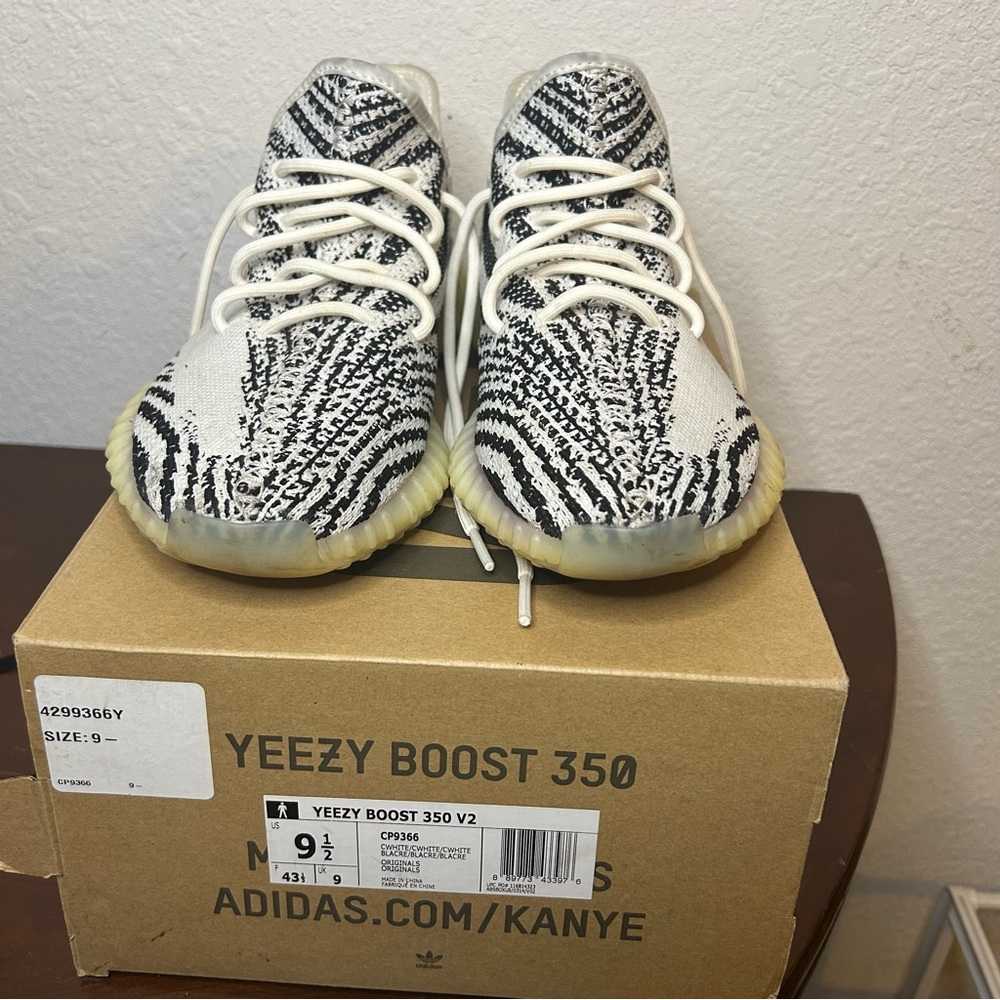 ADIDAS YEEZY BOOST 350 V2 ZEBRA